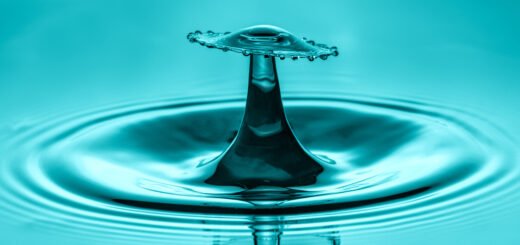 https://img.freepik.com/free-photo/water-drop-collision-with-abstract-blue-effect_181624-43851.jpg?t=st=1737909870~exp=1737913470~hmac=2df4dfedca039d55e864d1a1d1bfc0db84c5cbc0fcd31ed5acce3215c21328a5&w=740