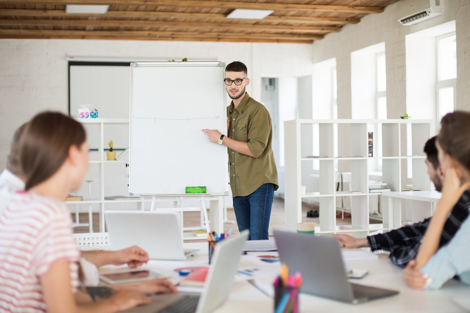 https://img.freepik.com/free-photo/young-businessman-eyeglasses-shirt-standing-near-board-while-thoughtfully-discussing-new-project-with-colleagues-group-people-working-together-modern-office_574295-5884.jpg?t=st=1737703505~exp=1737707105~hmac=fe13b228508614a132814cfe9cbbea182f6064cefa1b9351936d2d99d1958bca&w=740